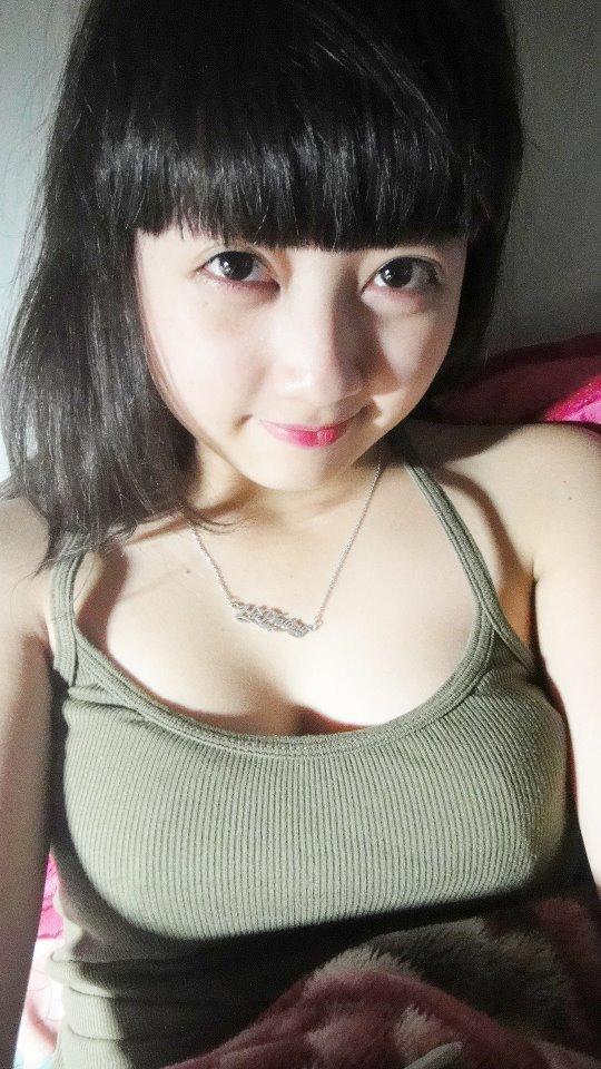 他揉捏她两乳不停呻小说